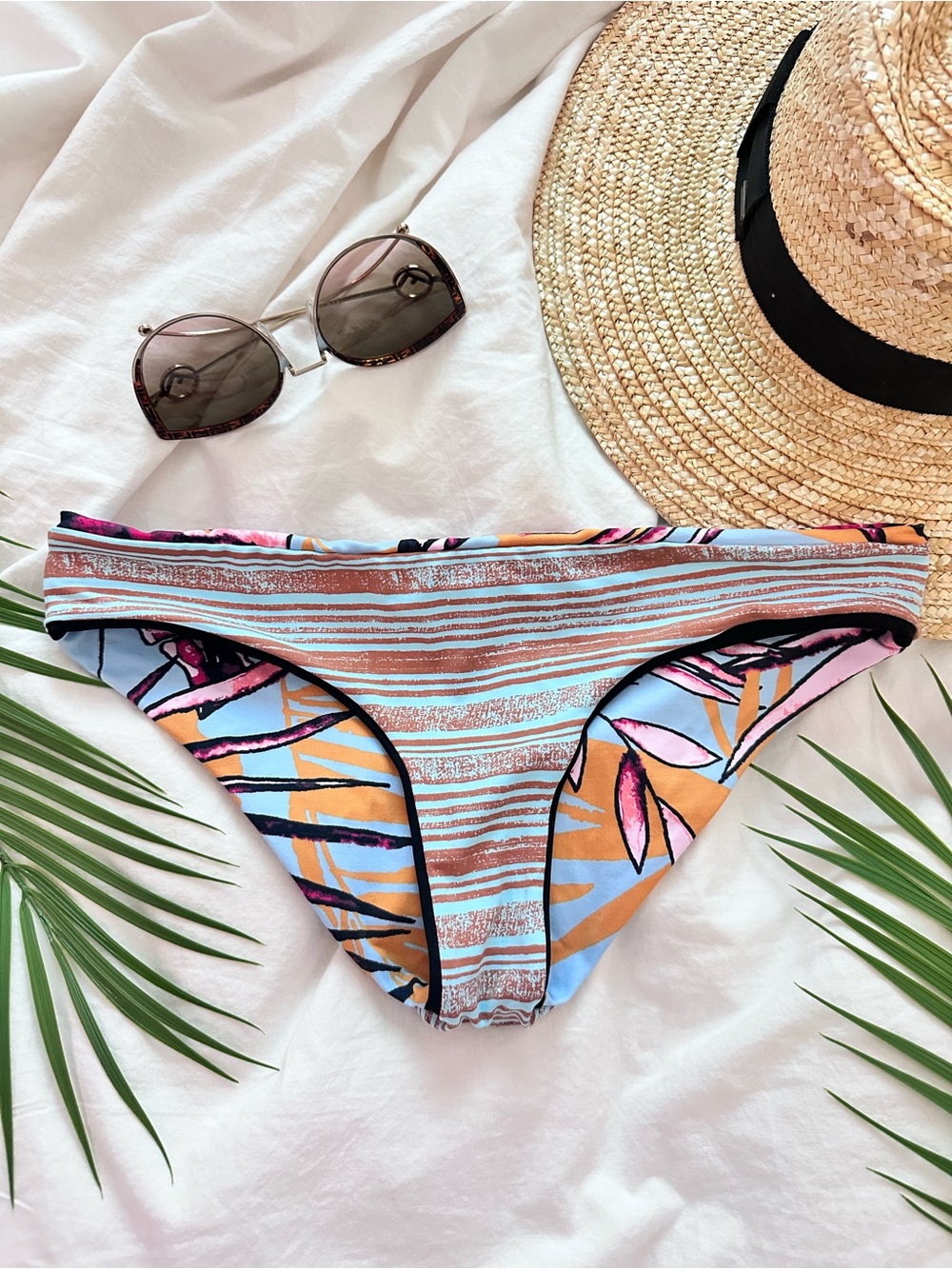 NWOT Maaji Reversible Black & Multicolor Women’s Bikini Bottom - Picture 4 of 5